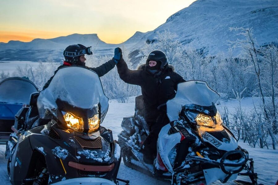 Abisko/Björkliden: Panorama Snowmobile Tour with Snacks - Pickup timing and how the day actually moves