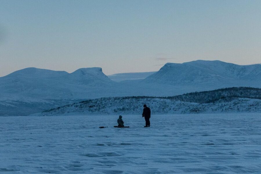 Abisko: Lake Torneträsk Arctic Ice Fishing Trip - Gear, Warm Clothing, and the Small-Group Setup