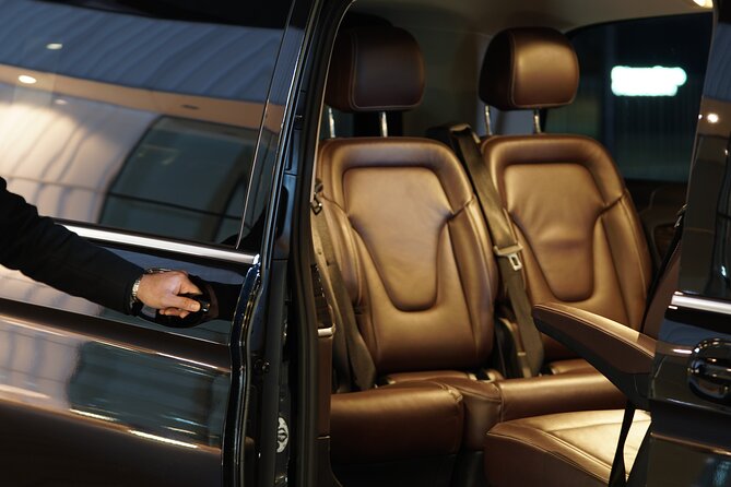 Airport Limousine Transfer: Arlanda Airport to Stockholm City 1-7 Passengers - Key things to know before you book