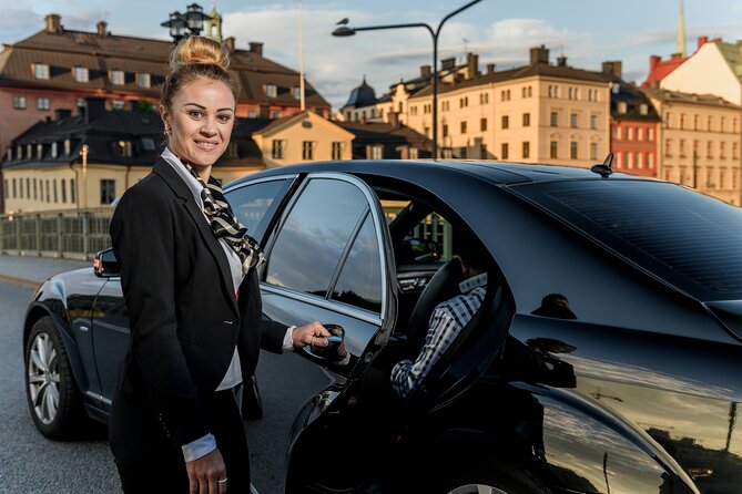 Airport Limousine Transfer: Arlanda Airport to Stockholm City 1-7 Passengers - Inside the car: quiet luxury that stays useful