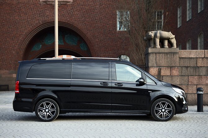Airport Limousine Transfer: Arlanda Airport to Stockholm City 1-7 Passengers - Chauffeurs and hospitality: English support plus real local friendliness