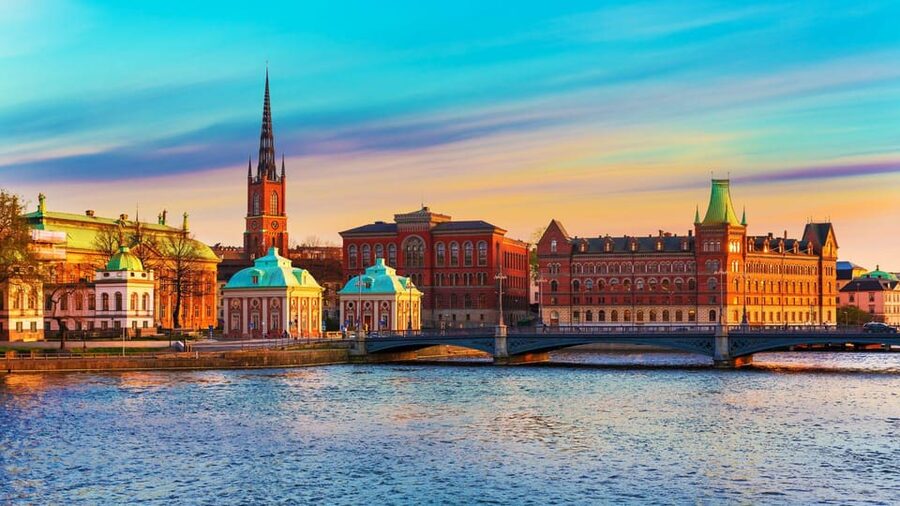 Best of Stockholm: Private Walking Tour with a Local - Gamla Stan: Cobblestones, Colorful Streets, and Royal Power