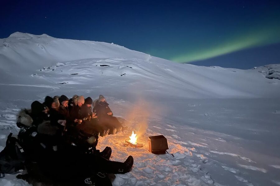Björkliden/Abisko: Night Sky Snowmobile Tour - The 2.5-hour snowmobile rhythm, from pickup to aurora wait