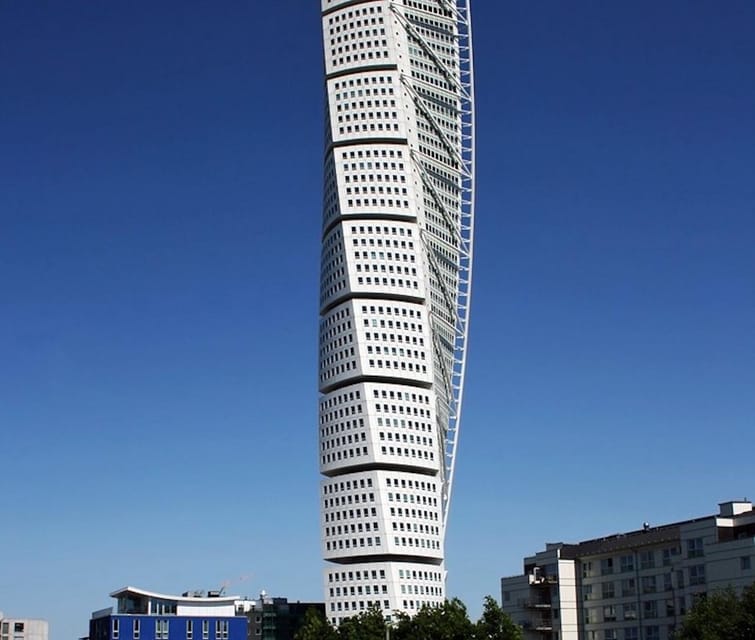 Copenhagen: Malmö Tour in Spanish - Turning Torso: The Modern Malmö Contrast