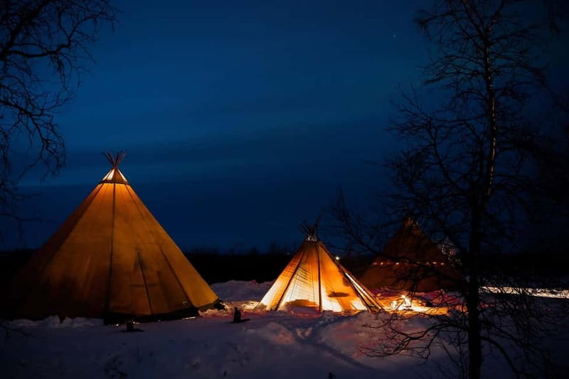 Experience the majestic Auroras Kiruna-Abisko & lodge dinner - The heated minivan chase: getting to the right spots, fast