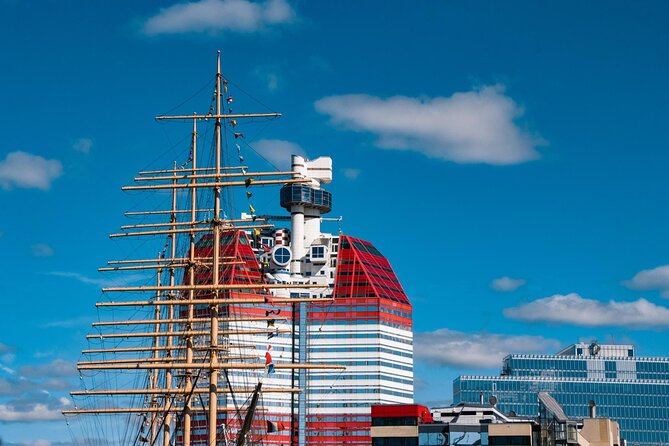 Explore Gothenburg in 60 minutes with a Local - Esperantoplatsen: A Quiet Pause With Green Space