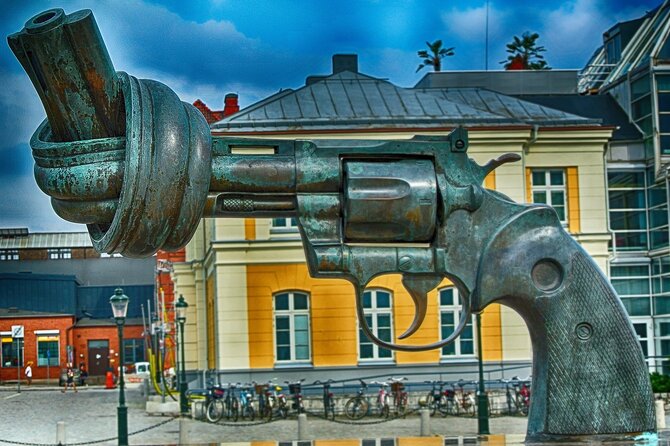 Explore Malmo in 60 minutes with a Local - Slottsträdgården Ending: A Garden Finish Near Malmöhus