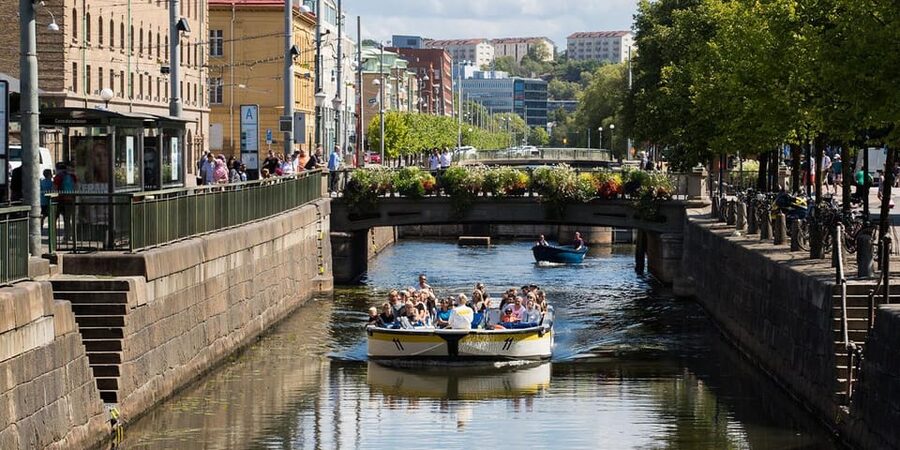 Gothenburg: City Canal Sightseeing Cruise - Safety and accessibility: what you need to be sure of