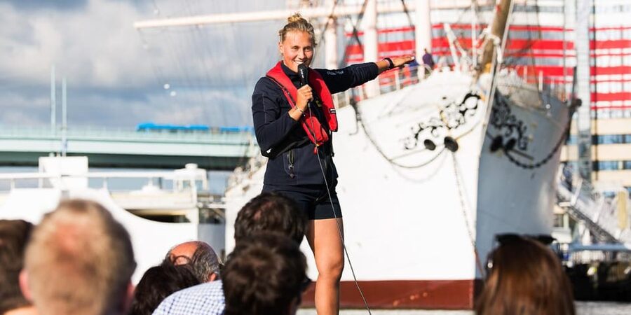 Gothenburg: City Canal Sightseeing Cruise - Where you meet at Kungsportsplatsen and what to expect when you arrive