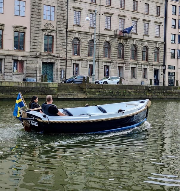Gothenburg city center: Electric selfdrive boat tour - The route philosophy: a guided loop, plus freedom for fika