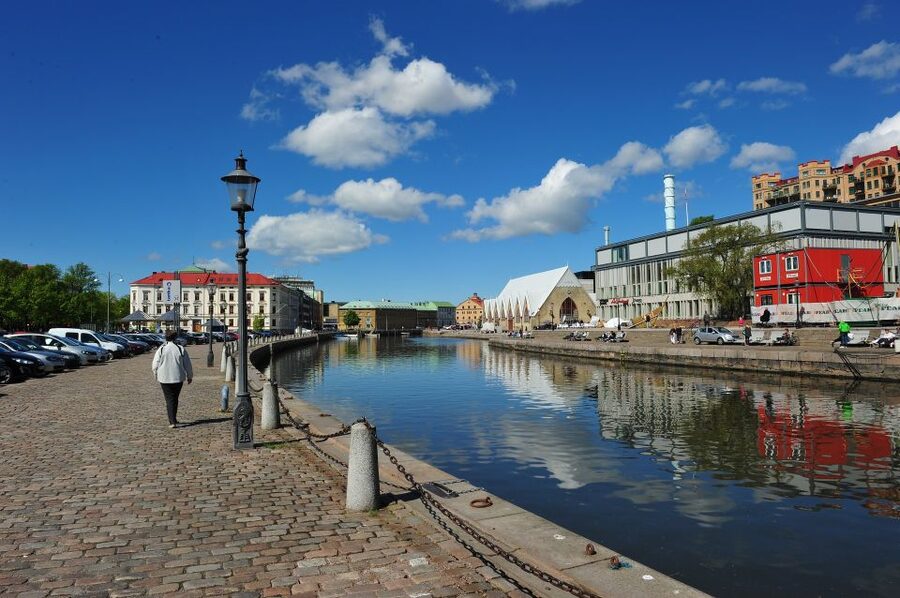 Gothenburg: Express Walk with a Local in 60 minutes - Local tips for bars, cafes, and restaurants you can use immediately