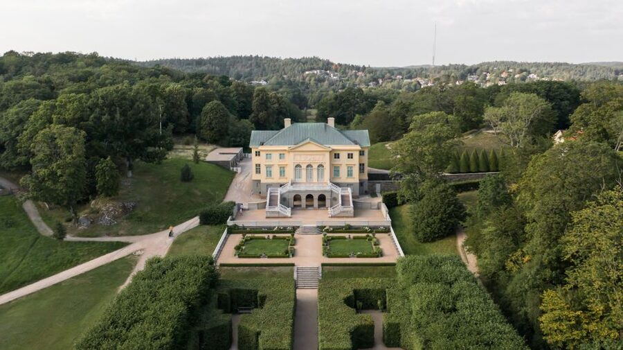 Gothenburg: Go City All-Inclusive Pass with 20+ Attractions - Hop-on hop-off bus and tram rides that reduce walking stress