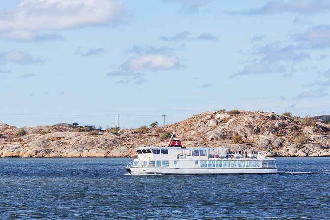 Guided boat tour to Vinga in Gothenburg - Crowds and Comfort: What Up to 200 People Means on Deck