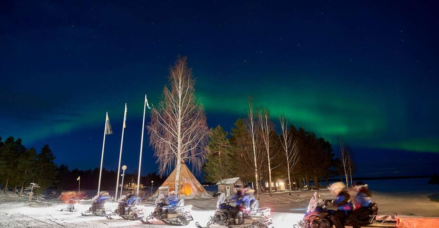 Luleå : Northern lights snowmobile tour - Leaving artificial light behind, so your eyes read the sky