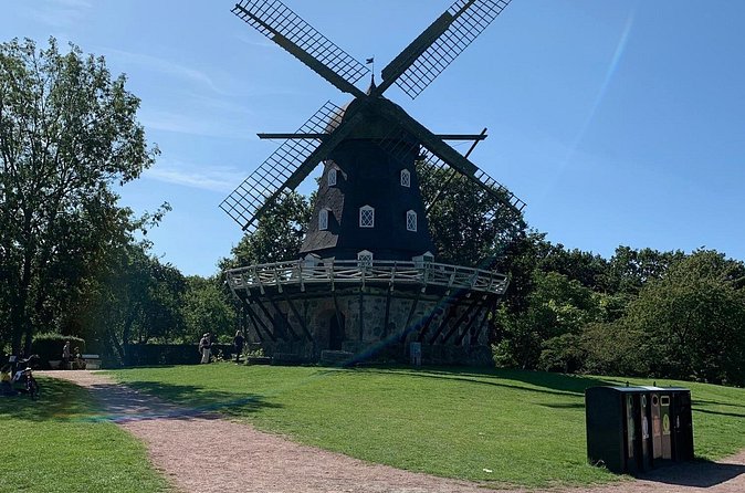 Malmo Walking Tour, 3 hours (small group) - Gamla Kyrkogården: a large park with another use