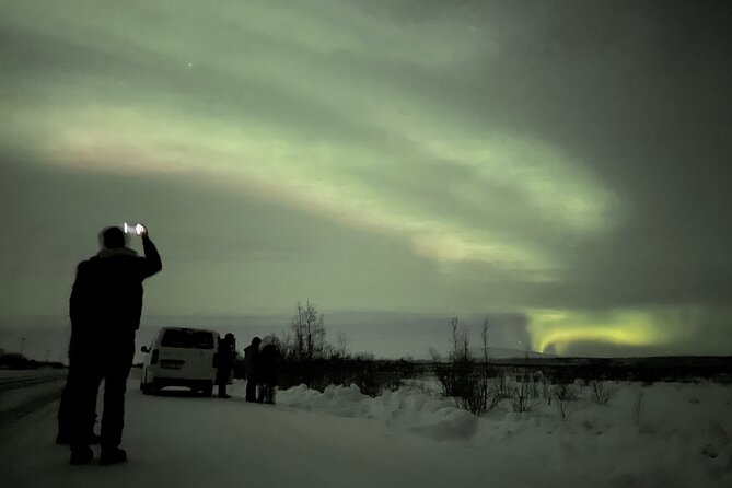 Northern Light hunt with minibus to Abisko 7:30 pm - Lapporten or Tjuonavagge: the valley stop that makes waiting easier