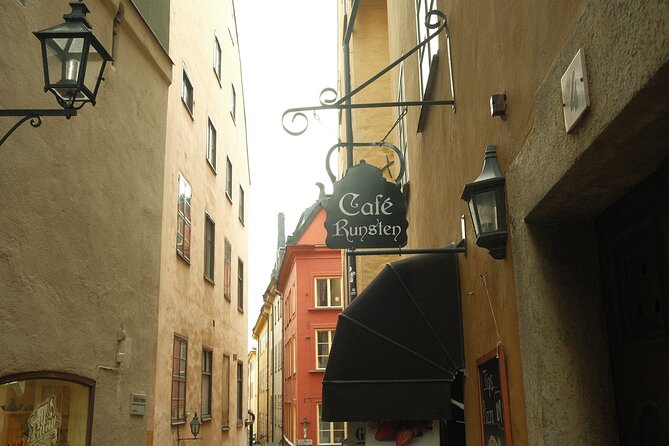 Old Town Self-Guided Tour with interactive challenges - Sankt Göran och Draken statue: a myth you can actually picture