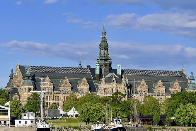 Private 4h VIP city tour by limousine car and guide in Stockholm - Fjällgatan and Västerbron: your best Stockholm photo in 10 minutes