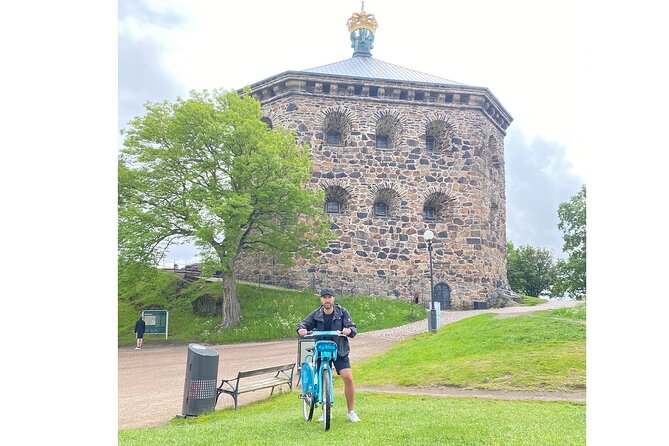 Private Bike Tour in Gothenburg with Pickup - Stop 1: The Museum of Fine Art exterior photo moment