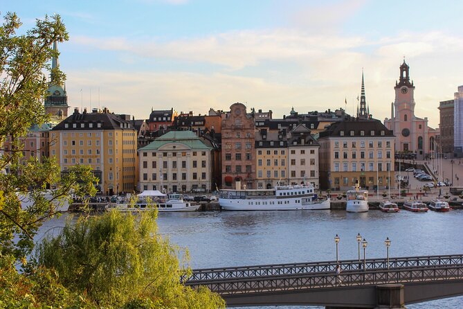 Scandinavian Art, Architecture and Design Tour in Stockholm - Staring at buildings like a design nerd, in a good way