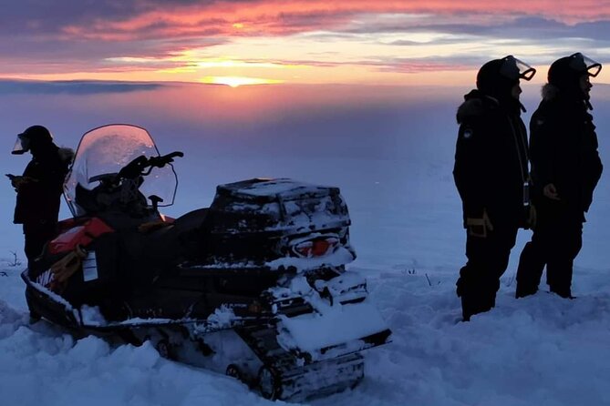 Snowmobile Safari to Lapland viewpoint - Gear That Keeps You Warm: Arctic Clothing Loan and the Ride Style