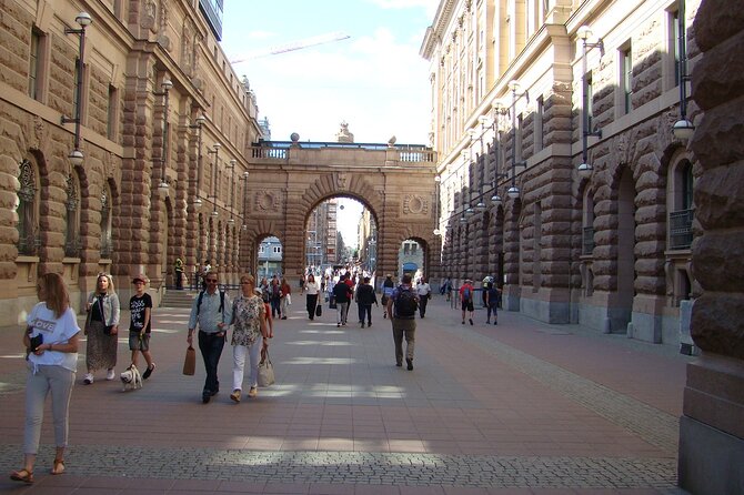 Stockholm- A Beauty On The Water: Old Town Walking Tour and Boat Trip Combined - Stortorget Square: Medieval Events, Scandinavian Building Styles, and Nobel Museum Links