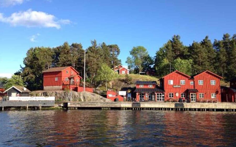 Stockholm: Archipelago Boat Tour - Two hours from Skeppsbron to island highlights
