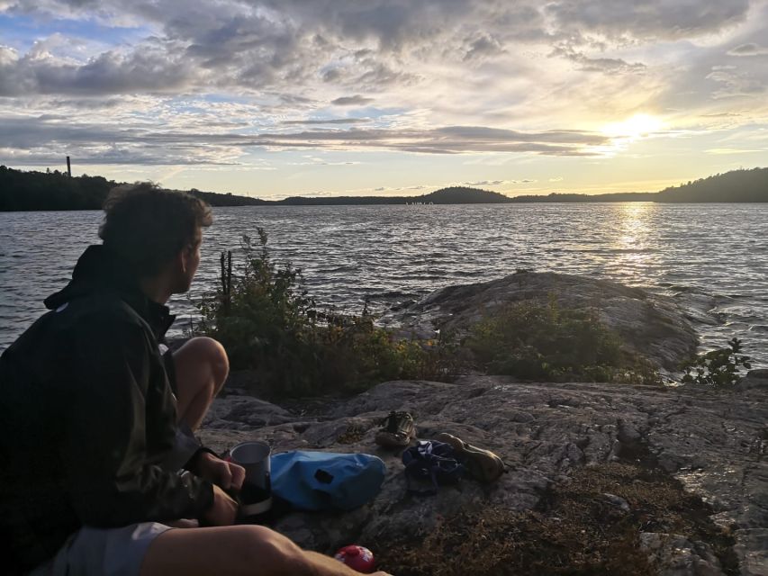 Stockholm Evening Kayak with BBQ. - Back on land: the short walk to the beach for dinner