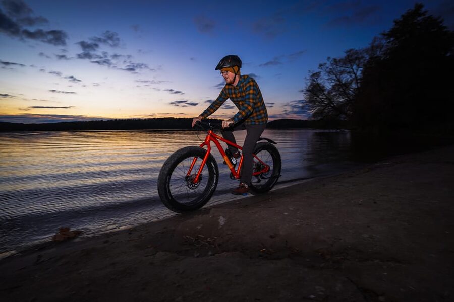 Stockholm: Fat Bike Forest Adventure with Lunch and Sauna - The 2-3 hour forest ride: seasons, lake views, and where effort turns into fun