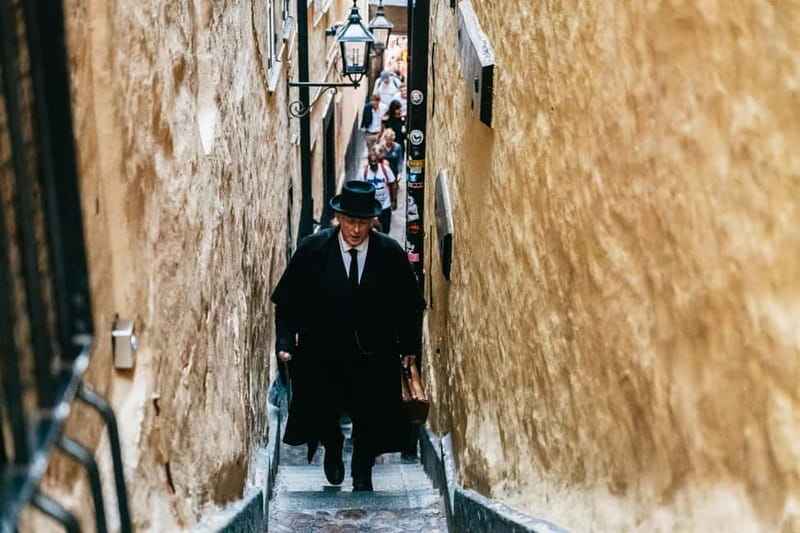 Stockholm: Ghost Walk and Historical Tour - What to wear and expect on cobbles, stairs, and night air