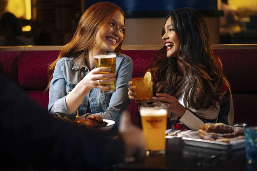 Stockholm: Hard Rock Cafe Stockholm Lunch or Dinner - Choosing your main course: the exact options