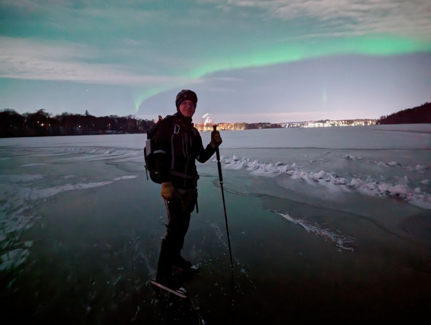 Stockholm: Ice Skating in the Moonlight with Hot Chocolate - Guided skating in two blocks, plus a break that keeps you warm