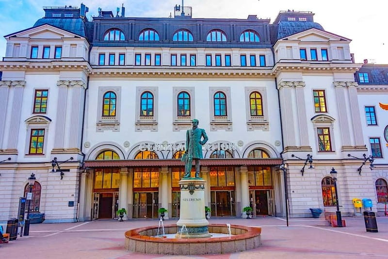 Stockholm: Modern City Walking Tour with Local Guide - The modern-and-historical storyline: what this tour is really showing you