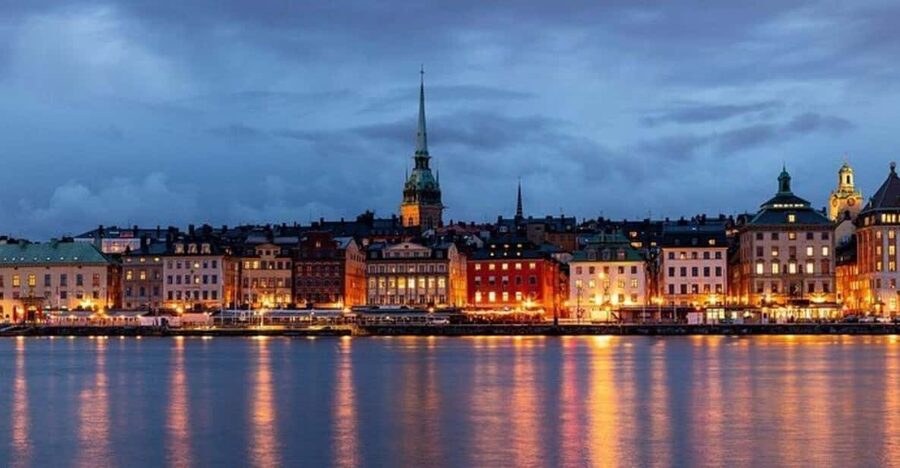 Stockholm: Must-See Attractions Walking Tour with a Guide - From Stortorget to a Palace-State of Mind