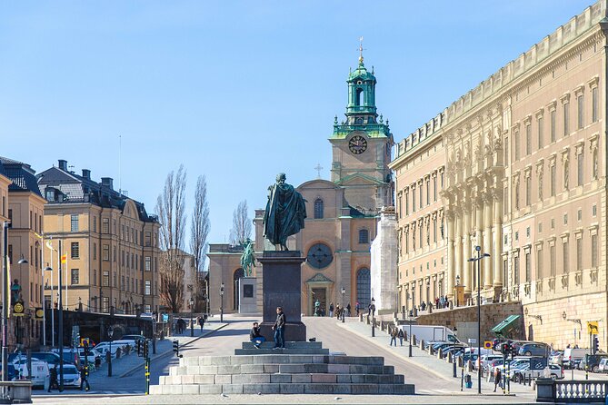 Stockholm Must See: City Hall, Gamla Stan and Vasa Museum - City Hall at 10:00: the gardens, the views, and the access reality