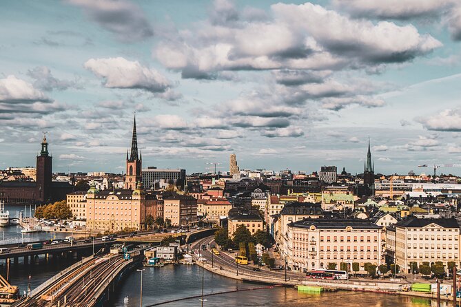 Stockholm: Old Town and City Guided Walking Tour - Meeting at Skeppsbrokajen, then stepping into Gamla Stan’s spine
