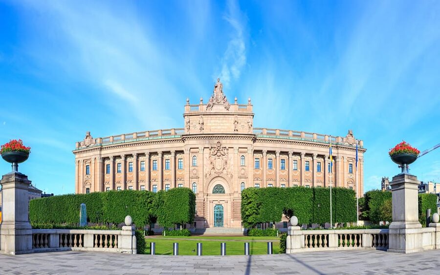Stockholm: Old Town Highlights Private Walking Tour - Djurgården and the Vasa Museum: why the 6-hour tour lands
