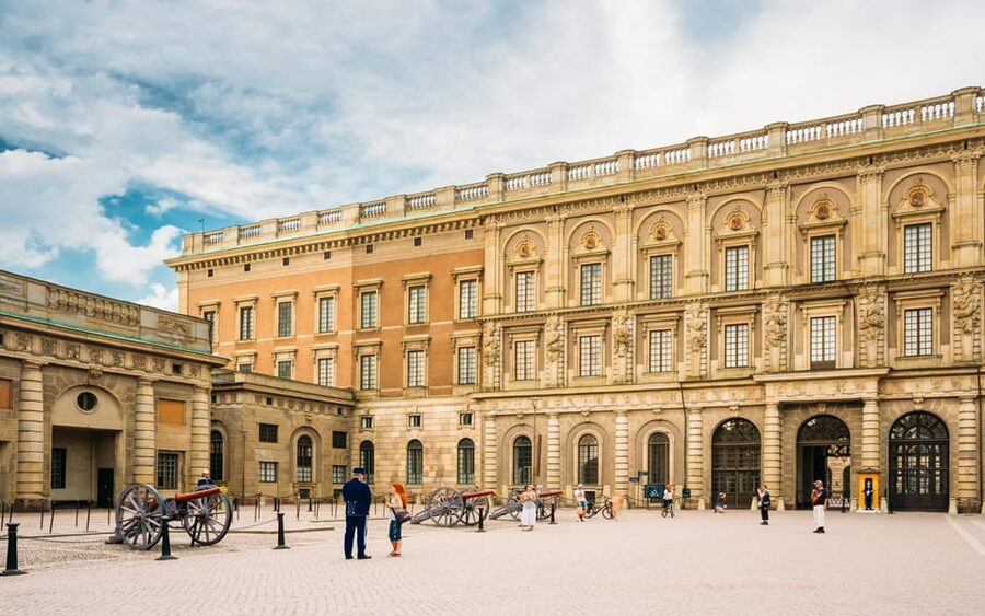 Stockholm: Old Town Highlights Private Walking Tour - Meeting point and what your walk will feel like