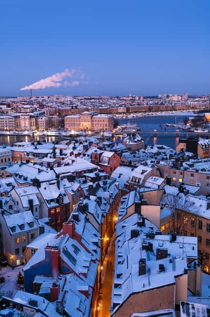 Stockholm: Old Town Historical Walking Tour - Timing, weather, and what to pack for cobblestones
