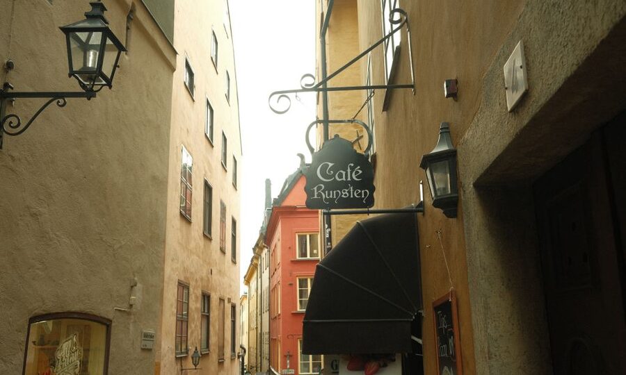 Stockholm: Old Town Self-Guided Tour Learn and solve Puzzles - Timing, pacing, and what 1.5 to 2 hours really means