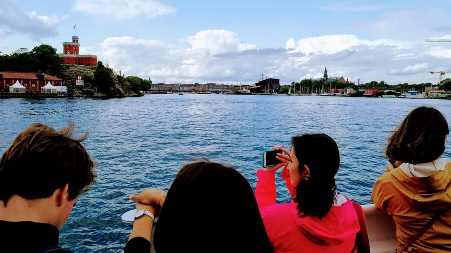 Stockholm: Old Town Walking Tour and the Vasa Museum - Inside the Vasa Museum: how the guide helps you see a 17th-century ship