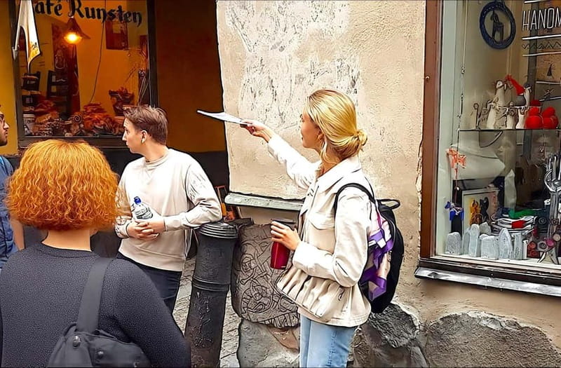 Stockholm: Old Town Walking Tour with Local Guide - Finding the start: Mälartorget 4 and the Gamla Stan metro exit