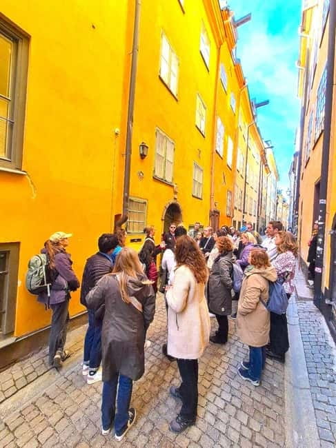 Stockholm: Old Town Walking Tour with Local Guide - Gamla Stan opener: getting the city in your head