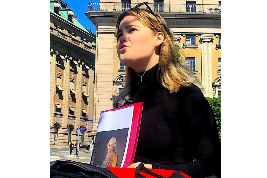 Stockholm: Old Town Walking Tour with Local Guide - Nobel Museum, runestone, and the House of Nobility: the “power and trade” layer
