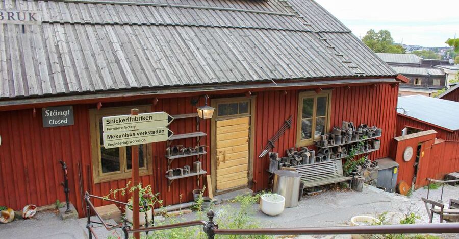 Stockholm: Personalized Guided Tour for Families - Gamla Stan Medieval Tour: Ghost Stories and Real Street-Watching
