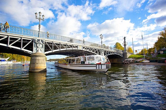 Stockholm: Royal Djurgården Boat Tour - Audio guide in 10 languages, plus how to listen without missing the view