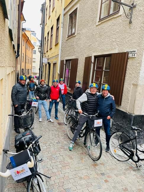 Stockholm's Best Bike Tour! (English / Deutsch) - Vasagatan to City Hall: the Stockholm waterfront mood kicks in fast
