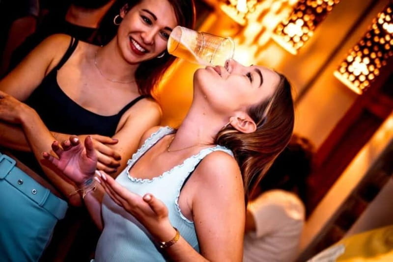 Stockholm: The Original Pub Crawl - From bars to the dance floor: what “party together” really looks like