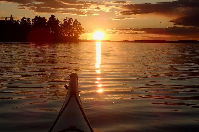 Sunset kayak tour with fika on Stockholms lakeside - Sunset on Lake Mälaren, with fika by the fire