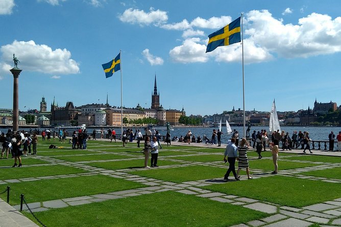 The Story of Stockholm and Sweden in Three Chapters, a Small Group Walking Tour - The Route Start: Gamla Stan Underground and a Clear Meeting Point